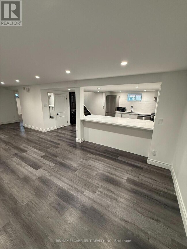 Building Photo - 79 Castlefield Dr