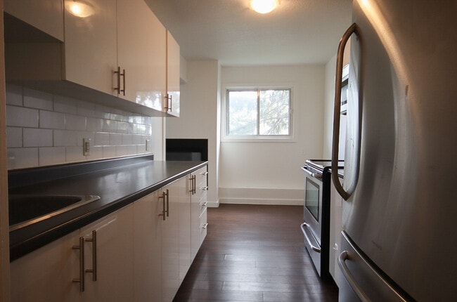 Photo du bâtiment - 475-477 Lancaster St W