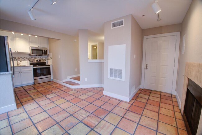 Foto del edificio - 1306 Norwalk Ln