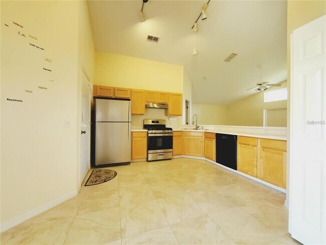 Building Photo - 539 Lady Diana Dr