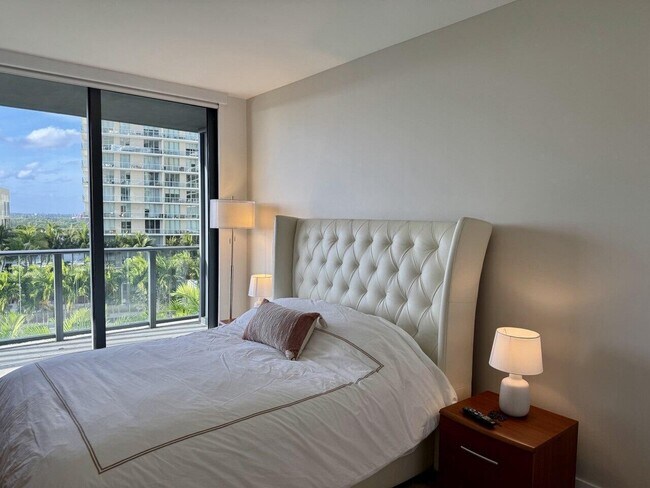 Building Photo - 121 NE 34th St