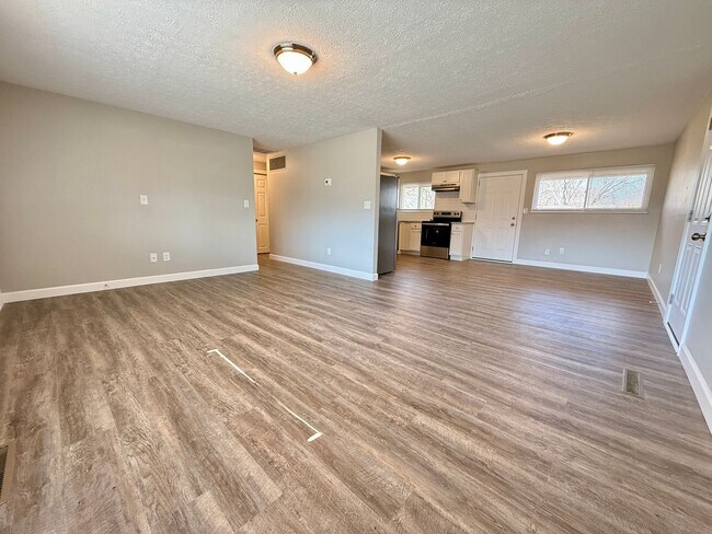 Foto del edificio - 4421 Primrose Ln