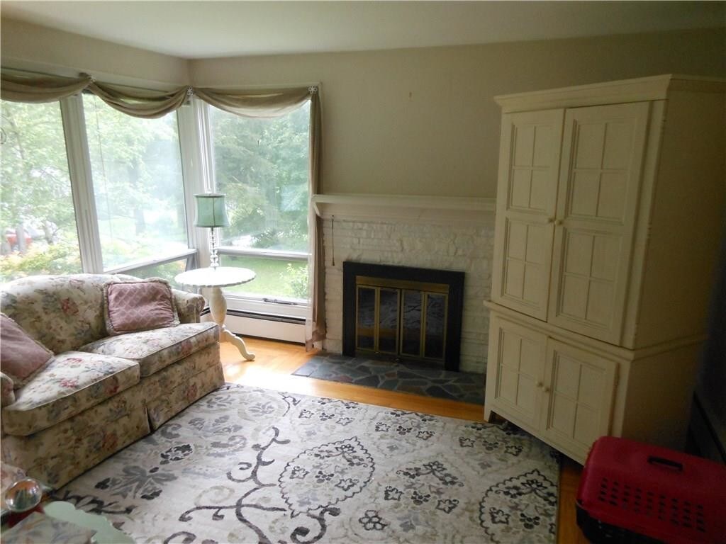 Building Photo - 4 Midway St