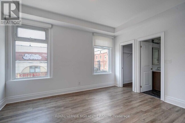 Photo du bâtiment - 1 Lansdowne Ave