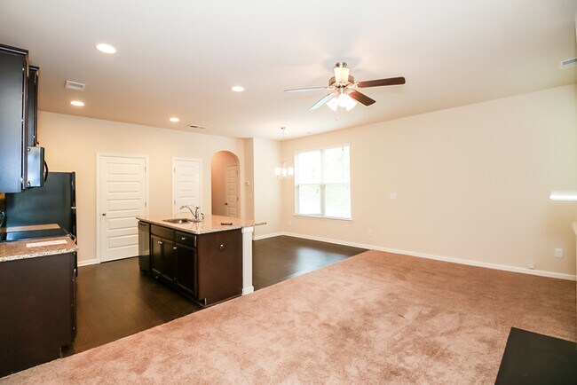 Building Photo - 385 Lossie Ln