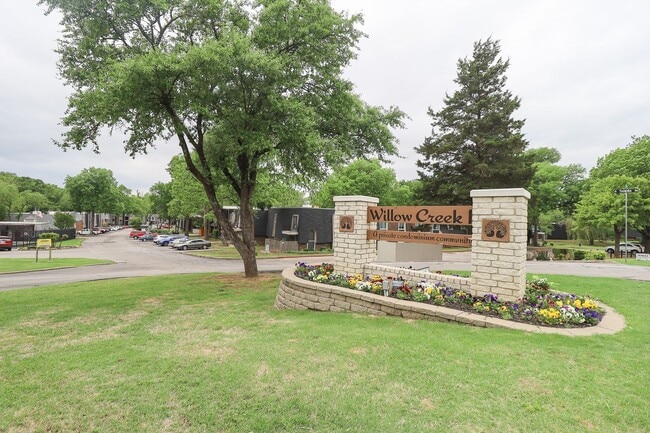 Building Photo - 2 Bed / 2 Bath Condo in Central Tulsa!