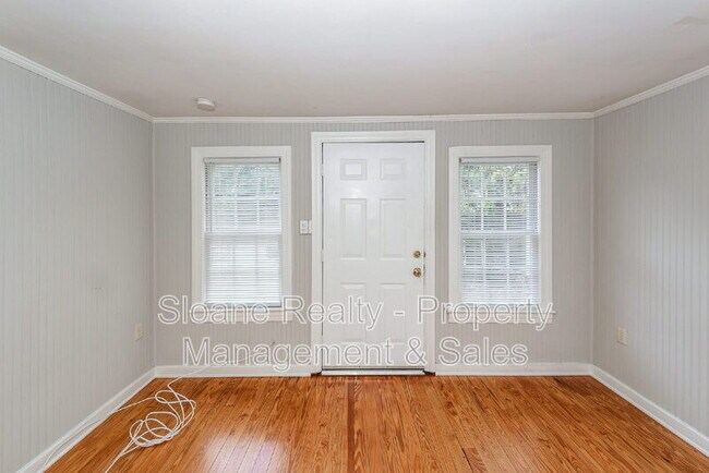 Foto del edificio - 2214 B Midland Park Rd