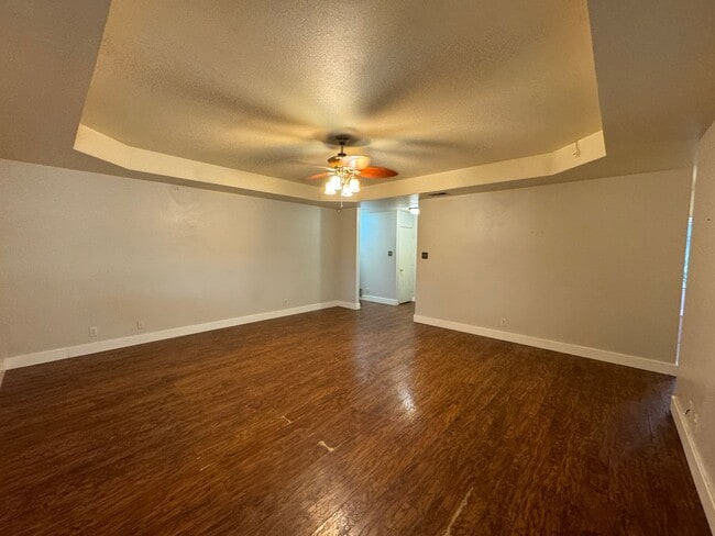 Building Photo - 2904 Blue Ridge Dr
