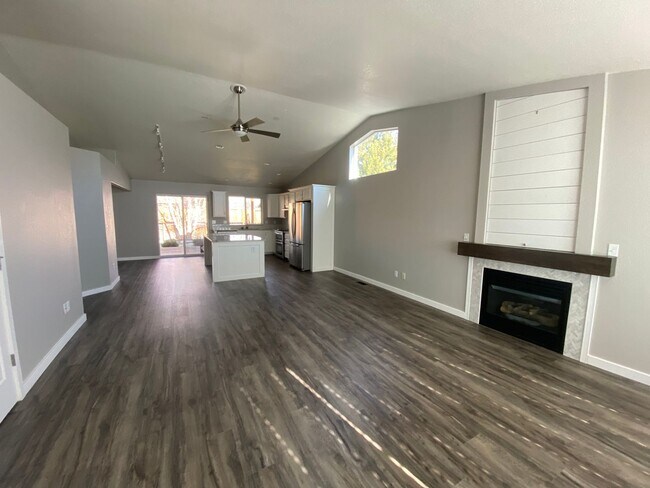 Foto del edificio - Beautifully Updated Home Near Dry Canyon Trailhead