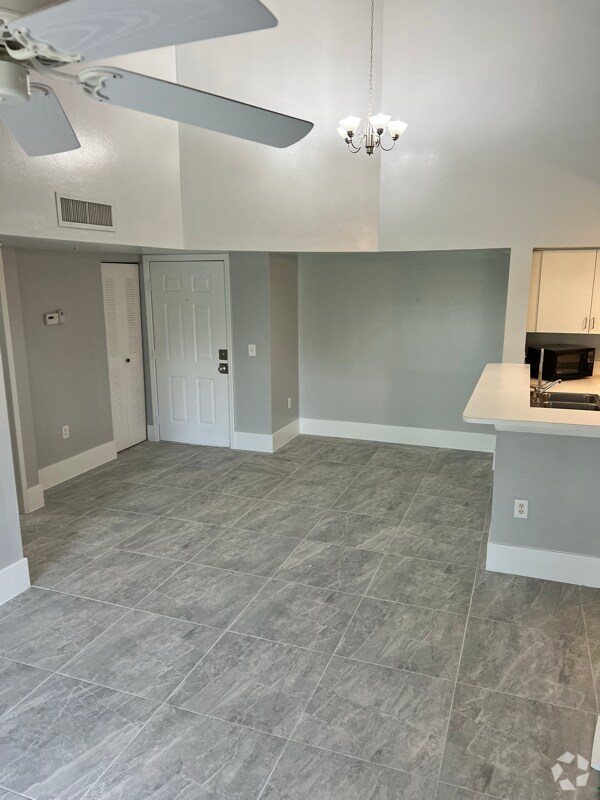 Building Photo - 1220 Wildwood Lakes Blvd