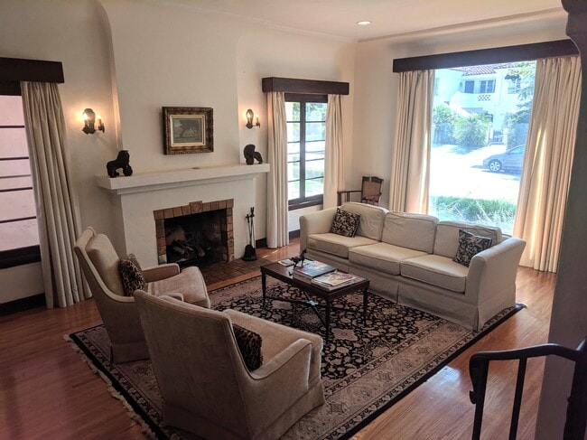 Gorgeous living rm - 1141 S Hayworth Ave