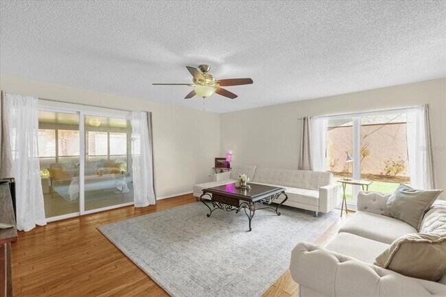 Foto del edificio - 5012 The Oaks Cir