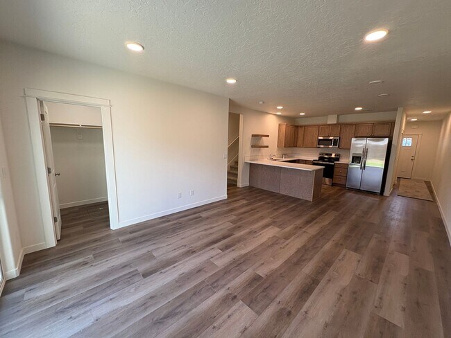 Foto del edificio - Brand New Stunning 3 Bed/2.5 Bath Townhouse-Old Farm District