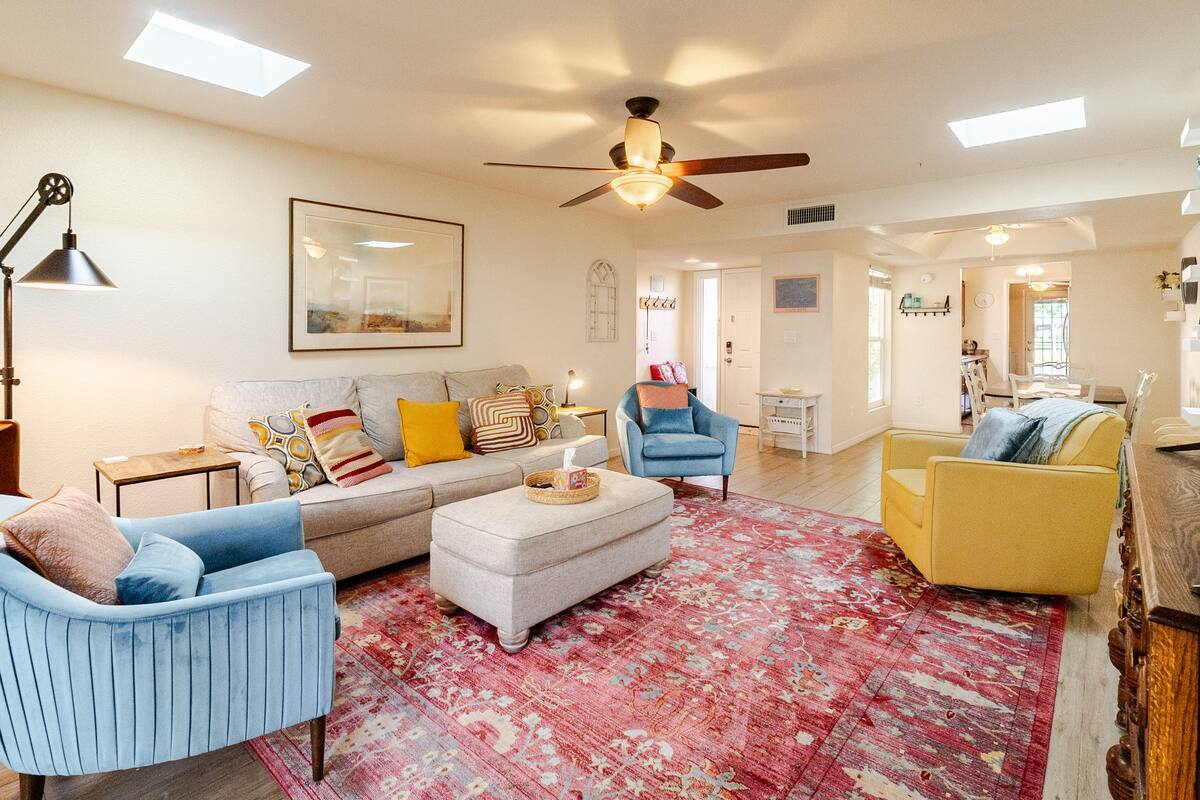 Primary Photo - 606 E Colgate Dr