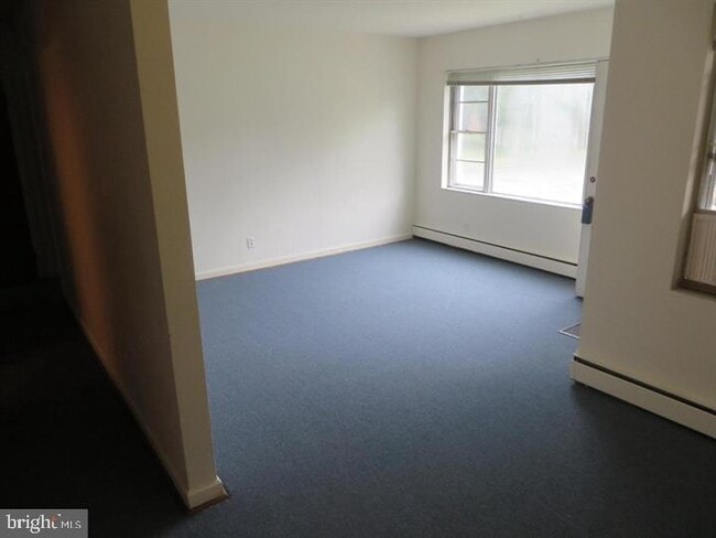 Building Photo - 703 Willitts Ave