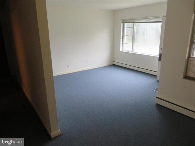 Foto del edificio - 703 Willitts Ave