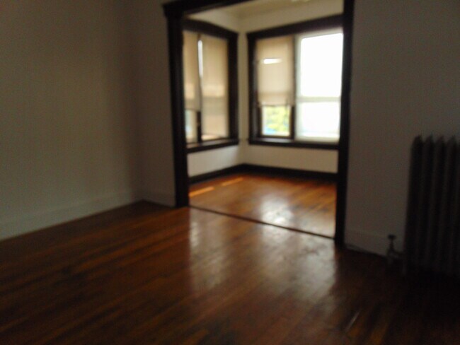 Building Photo - 10927 S King Dr