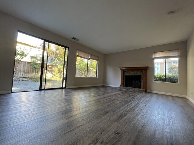 Foto del edificio - 1303 Sarita Way