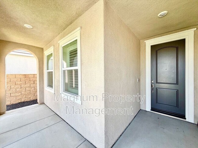 Building Photo - 27460 Big Bend Dr