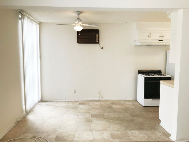 Foto del edificio - 943 N Louise St