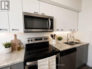 Building Photo - 257 Hemlock St