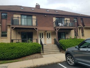 Building Photo - 806 Yorkshire Dr