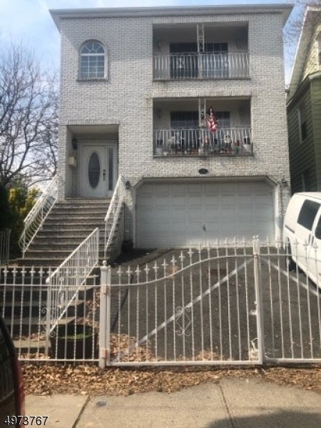 Primary Photo - 179 Goodwin Ave