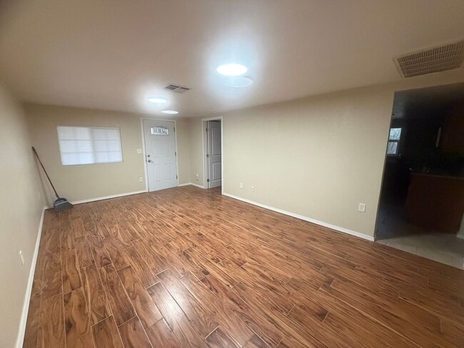 Foto del edificio - 3 Bed 2 Bath Home