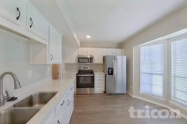 Foto del edificio - 3316 Forest Creek Dr
