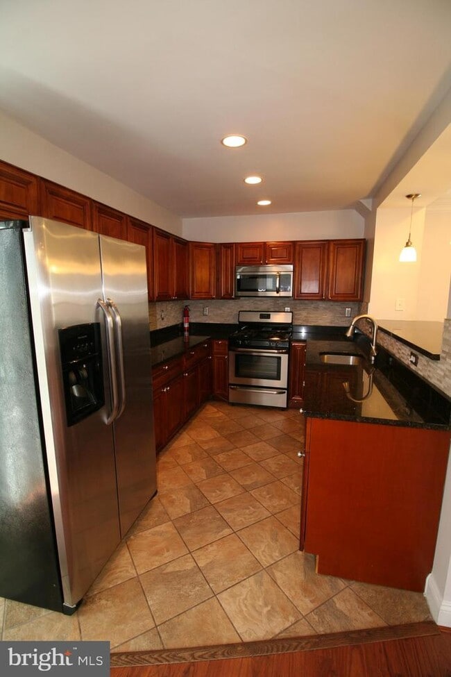Building Photo - 4215 Stanwood Ave
