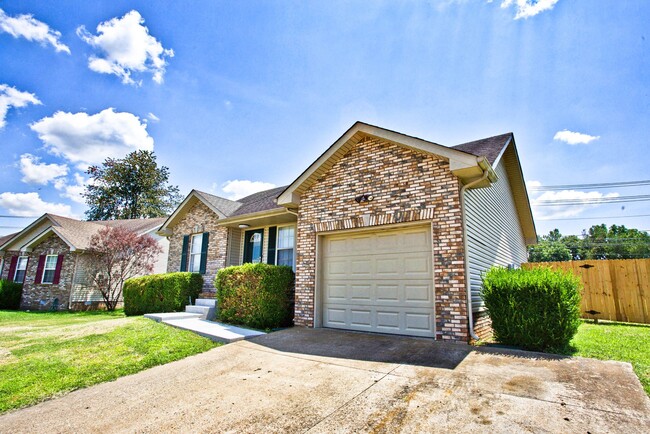 Building Photo - BEAUTIFUL HOME NEAR FORT CAMPBELL