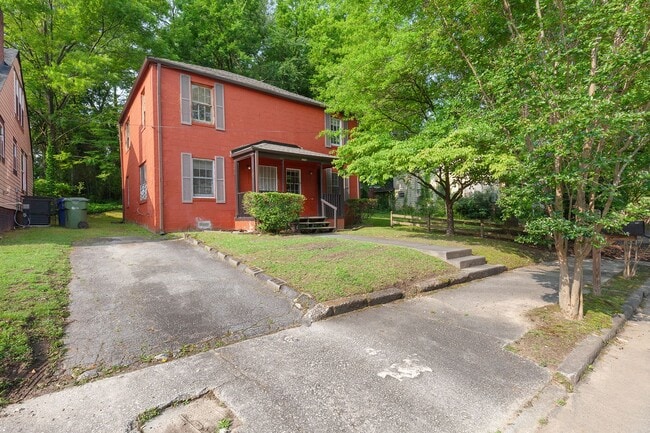 Foto del edificio - Spacious 3bd/2ba On Quiet Street Minutes From Atlanta BeltLine and I-20/75/85!