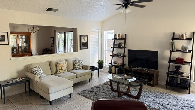 Building Photo - 13826 Fairway Hedge