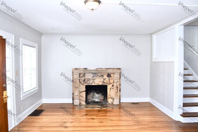 Building Photo - BEAUTIFUL 4 Bed 1 Bath how available in hi...