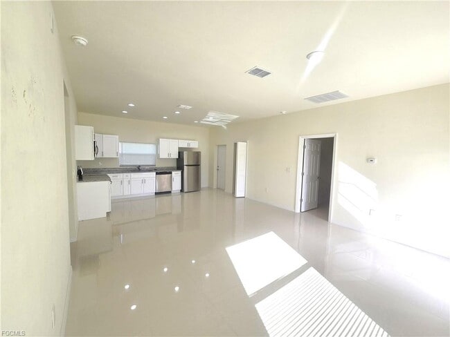 Foto del edificio - 324 Mangonia Ave