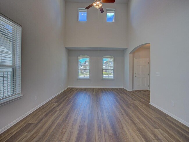 Building Photo - 256 Hauser Dr