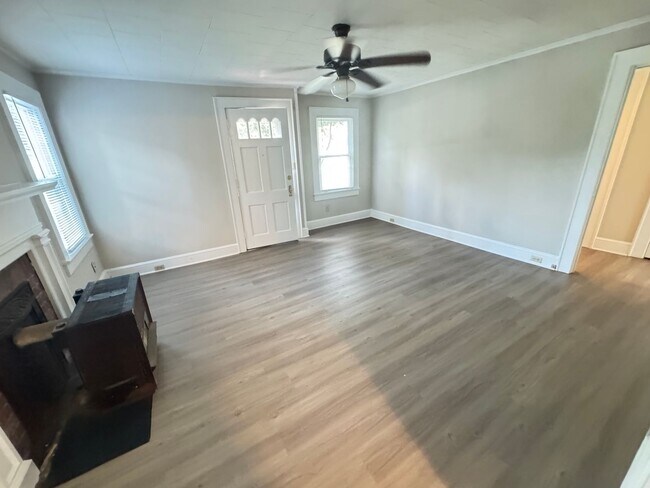 Building Photo - 1 Bed / 1 Bath Duplex Near Downtown Concord