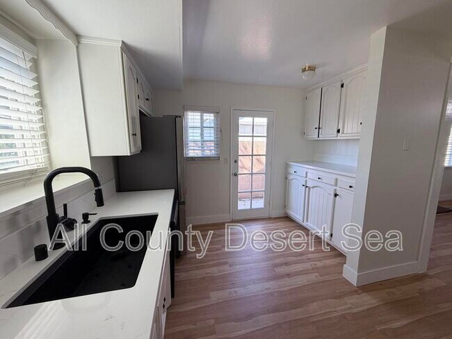 Foto del edificio - 17542 Wrightwood Ln