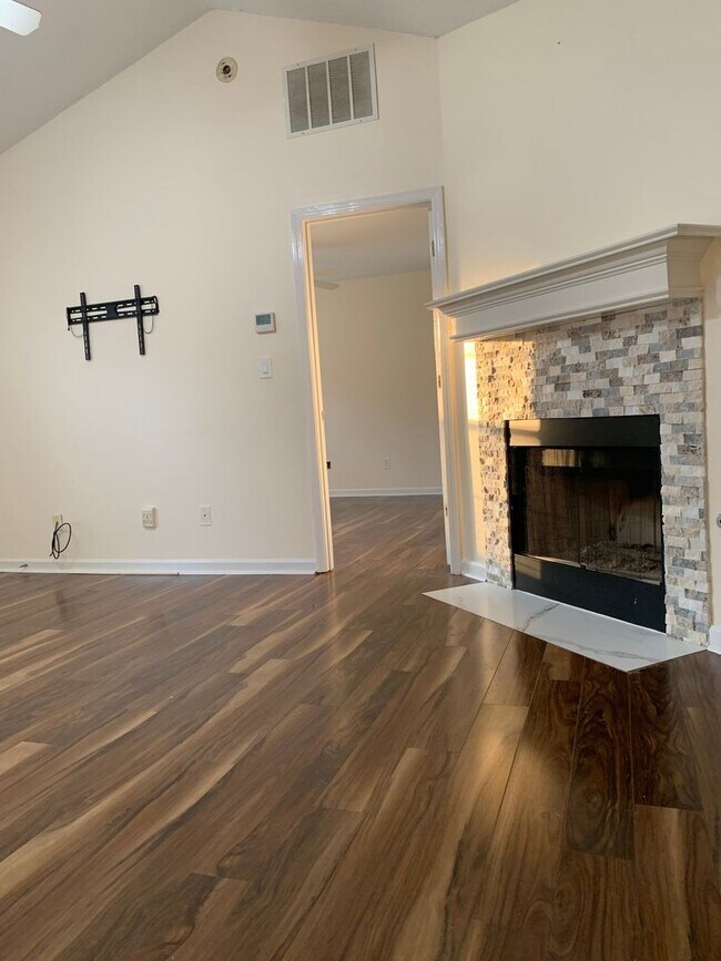 Foto del edificio - Charming 4BR House in Hampton