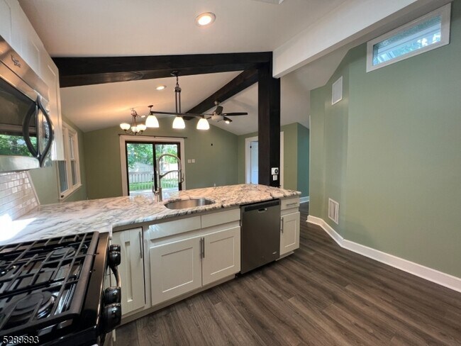 Foto del edificio - 90 Georgia Ave