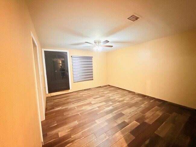 Foto del edificio - 4416 Flores Ave