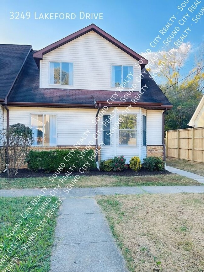 Building Photo - 3249 Lakeford Dr