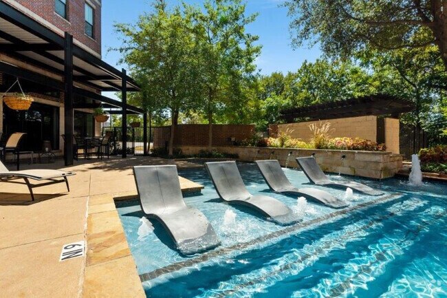 Snapshot of Penthouse Apartments With Rooftop Jacuzzi In Fort Worth