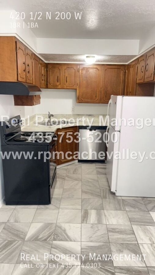 Building Photo - 420 1/2 N 200 W-