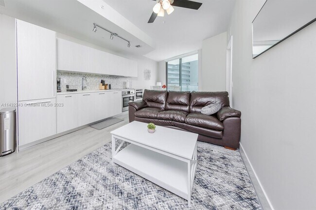 Foto del edificio - 501 NE 31st St