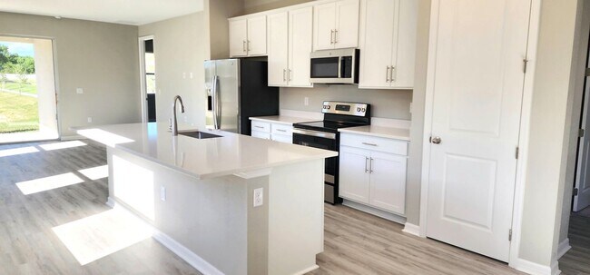 Building Photo - 932 Blue Creek Dr