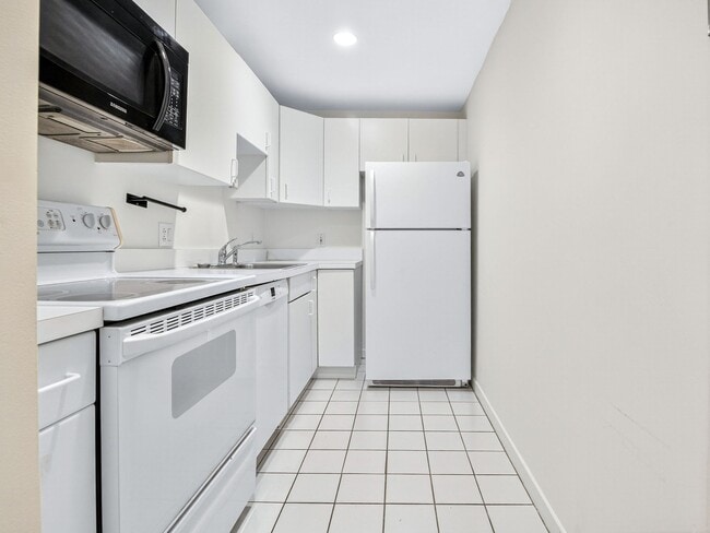 Cocina - 950 Massachusetts Ave