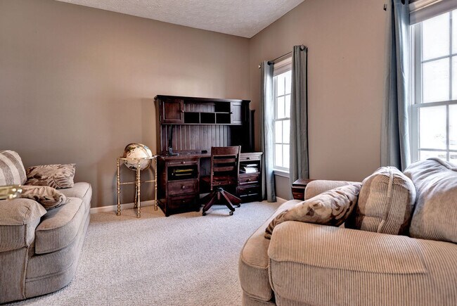 Foto del edificio - Spacious and Updated Yorktown Home