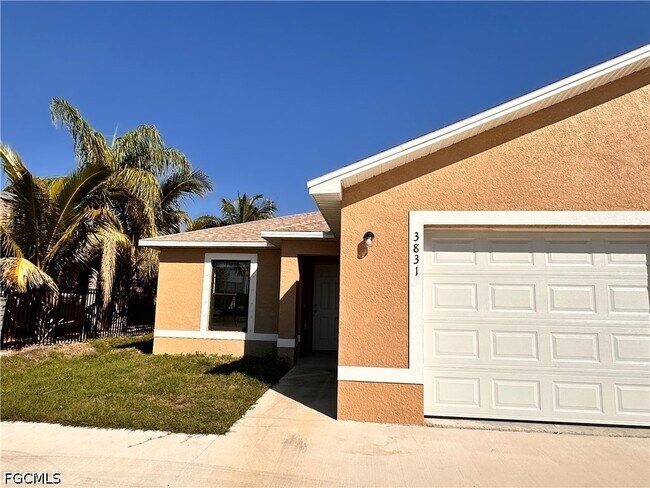 Building Photo - 3831 Chiquita Blvd S