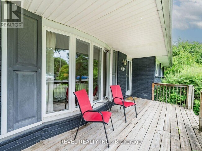 Photo du bâtiment - 674 Roselawn Ave